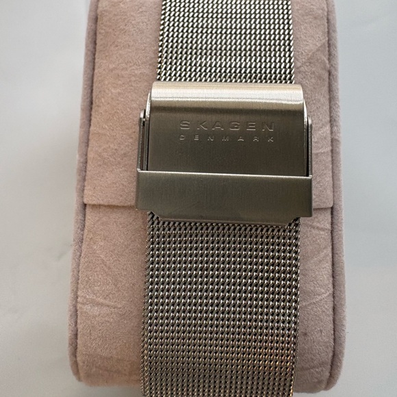 Skagen Stainless Steel Mesh Watch White Dial Date 24-Hour - Picture 6 of 10